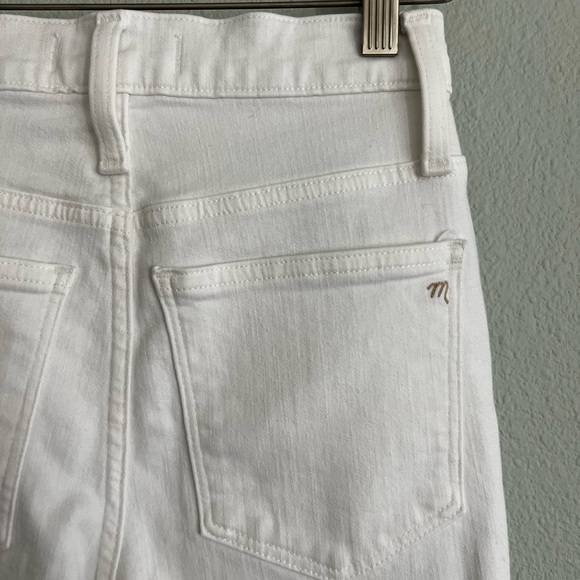 Madewell 10" High-Rise Skinny Crop Jeans in Pure White: Button-Front Edition - Picture 4 of 7
